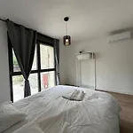 Sydney, Exceptional View And Unmatched Comfort